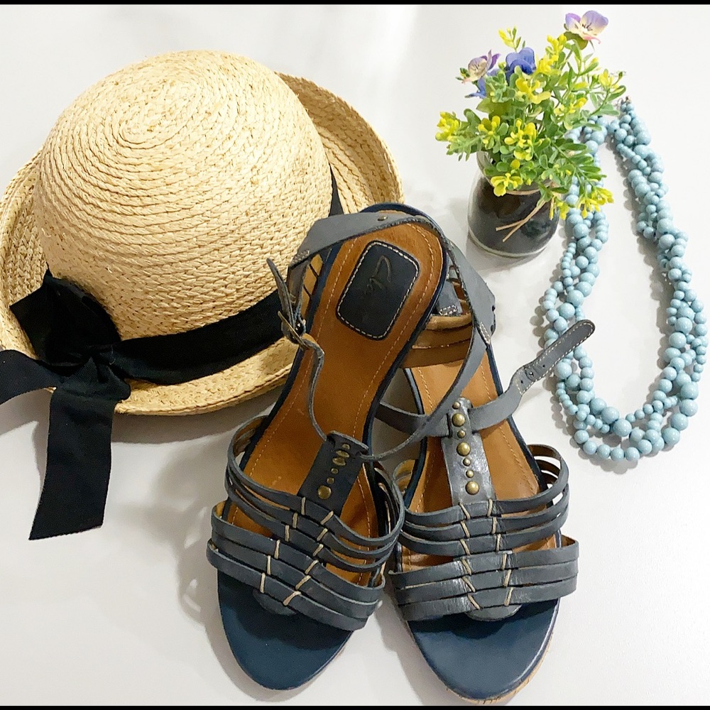 Clarks platform sandal size 7